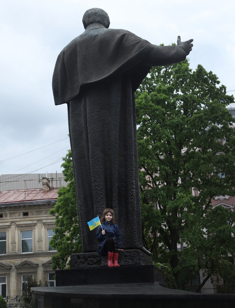 Біля пам'ятника Тараса Шевченка