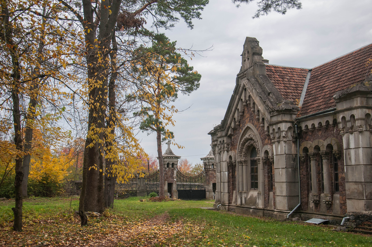 The Potocki Tomb, Pechera village