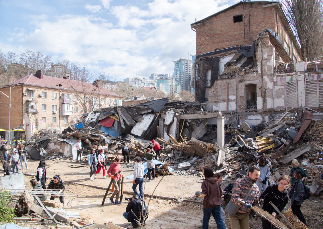 Толока біля Академії ім.М.Бойчука