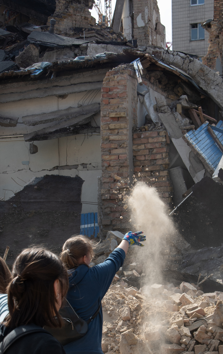 Прибирання наслідків руйнування