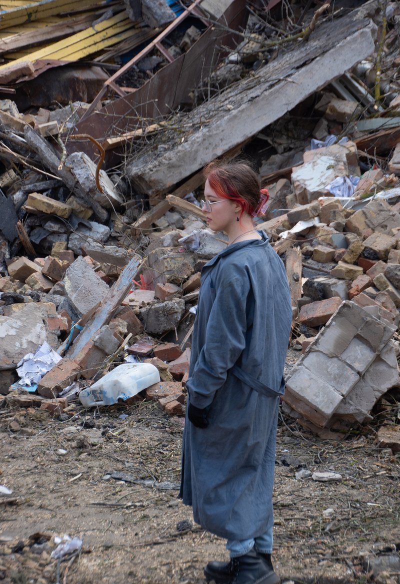 Студентка Академії на толоці