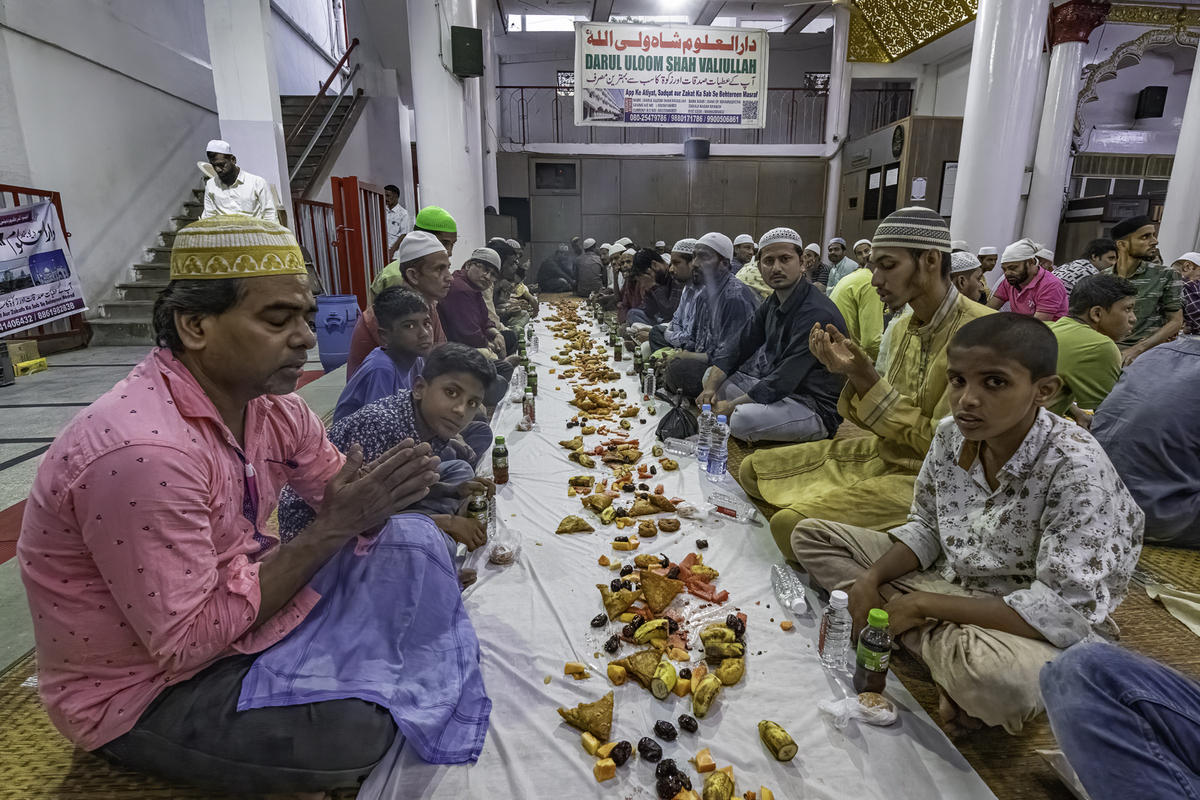 Iftar during Ramadan 2622