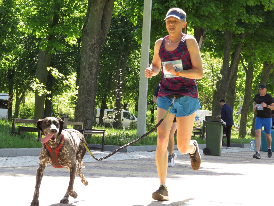 Разом долають забіг