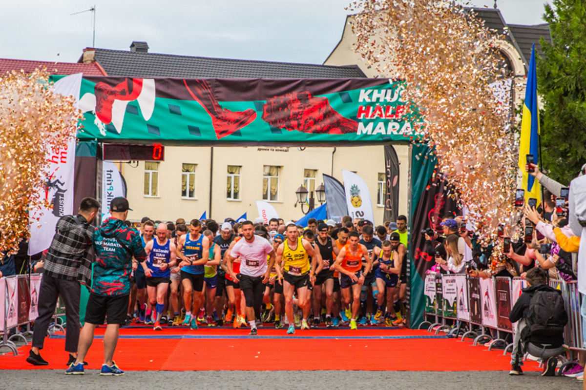 04.06.2023 м.Хуст УкраїнаСтарт полу марафону