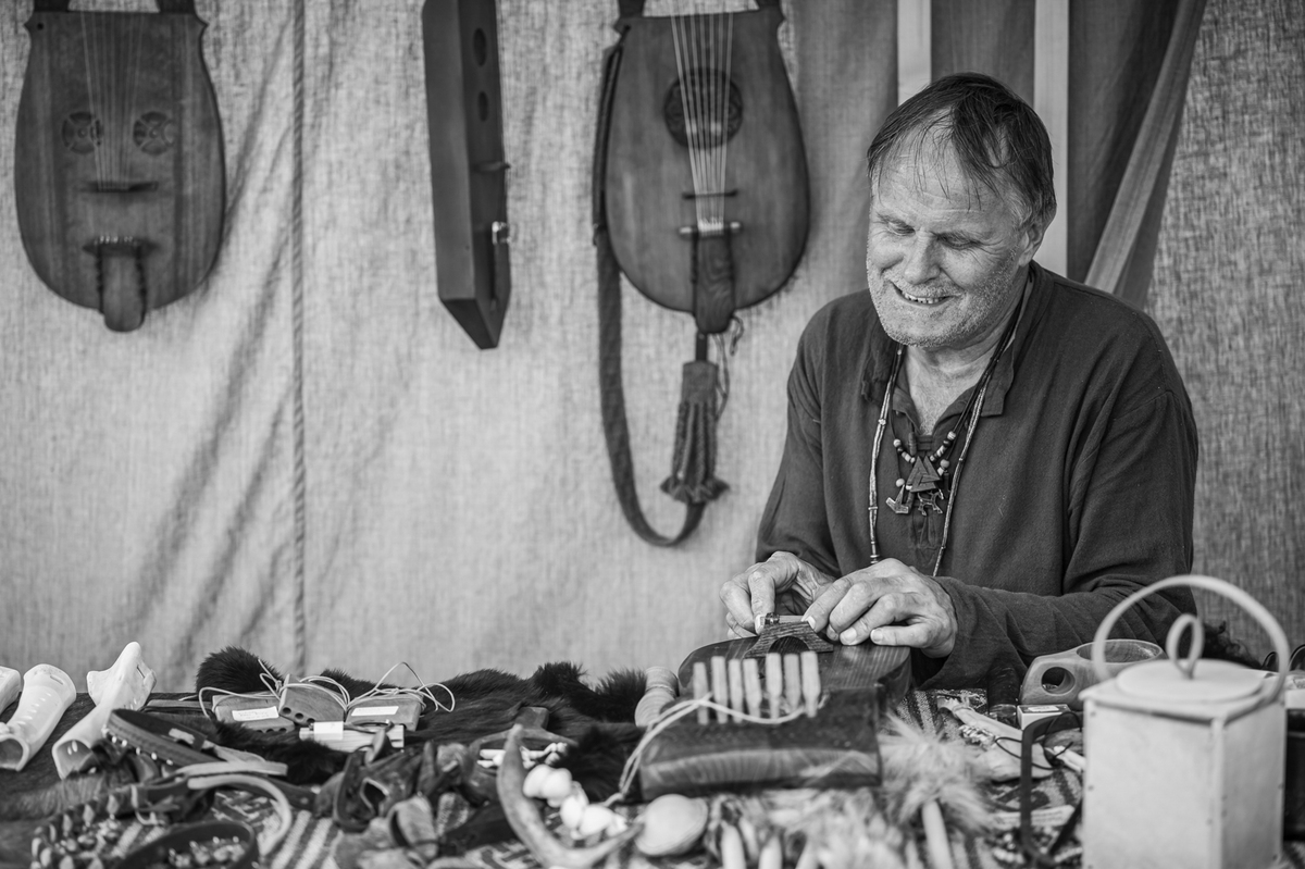 Inspirational instruments maker