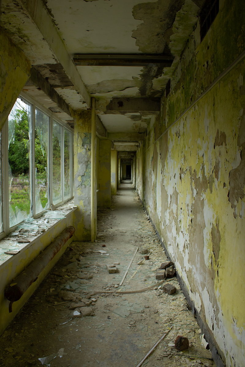 Безлюдні коридори