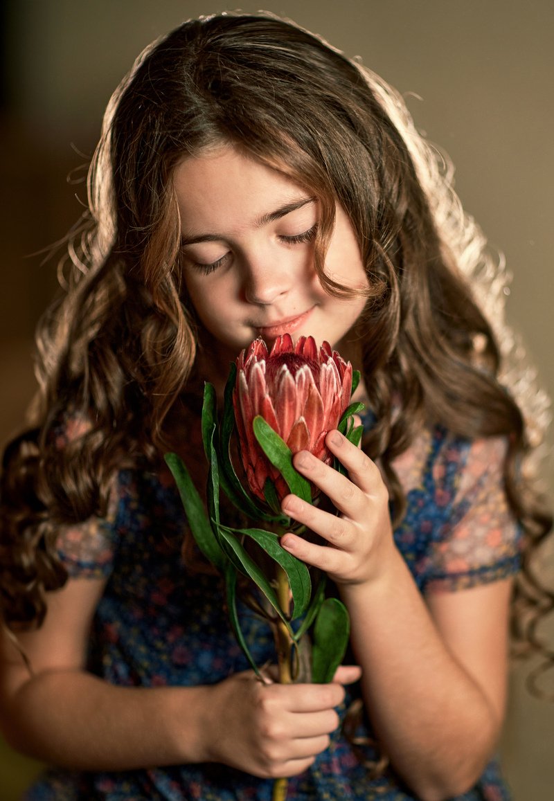 Потрет з квіткою