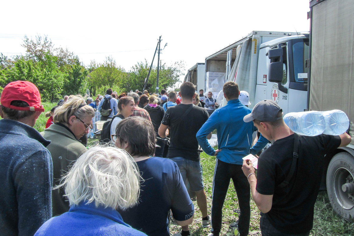 Черги за гуманітаркою