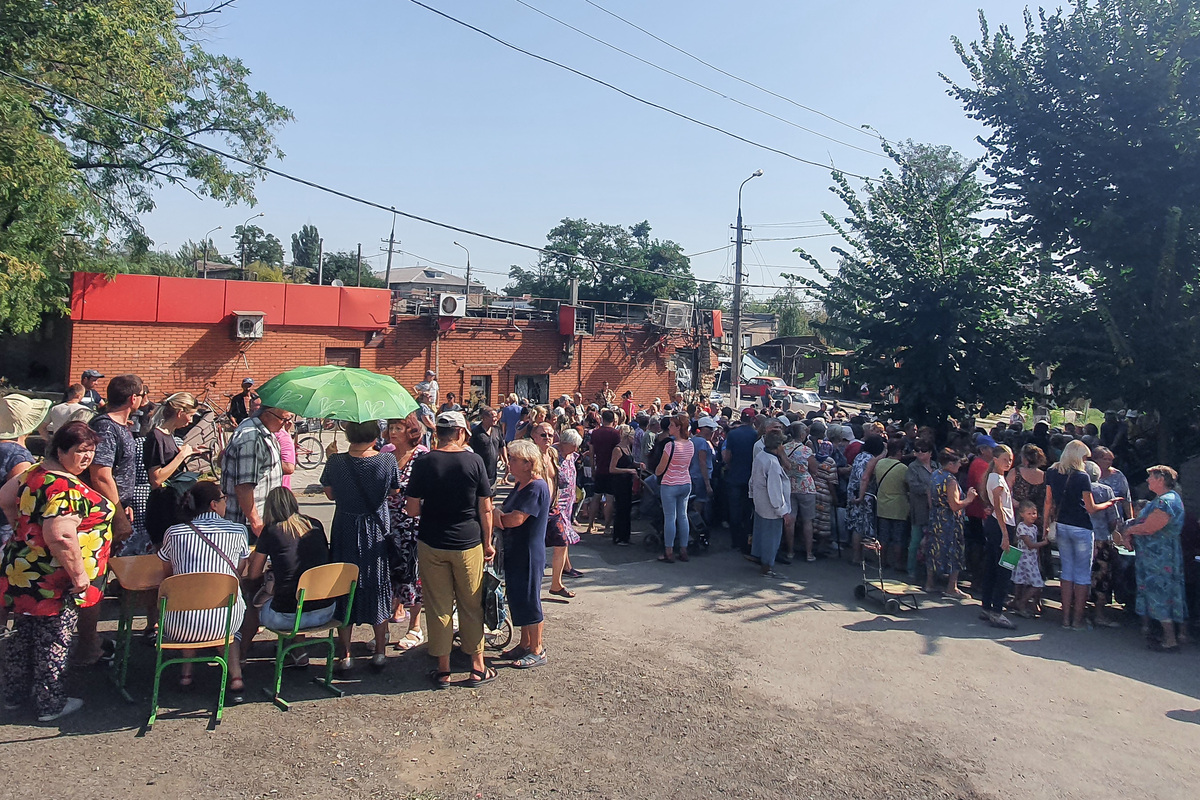 Черги за гуманітаркою