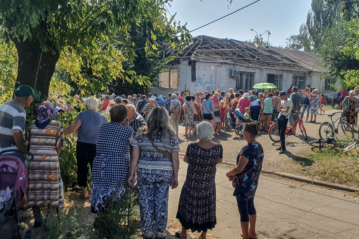 Черги за гуманітаркою