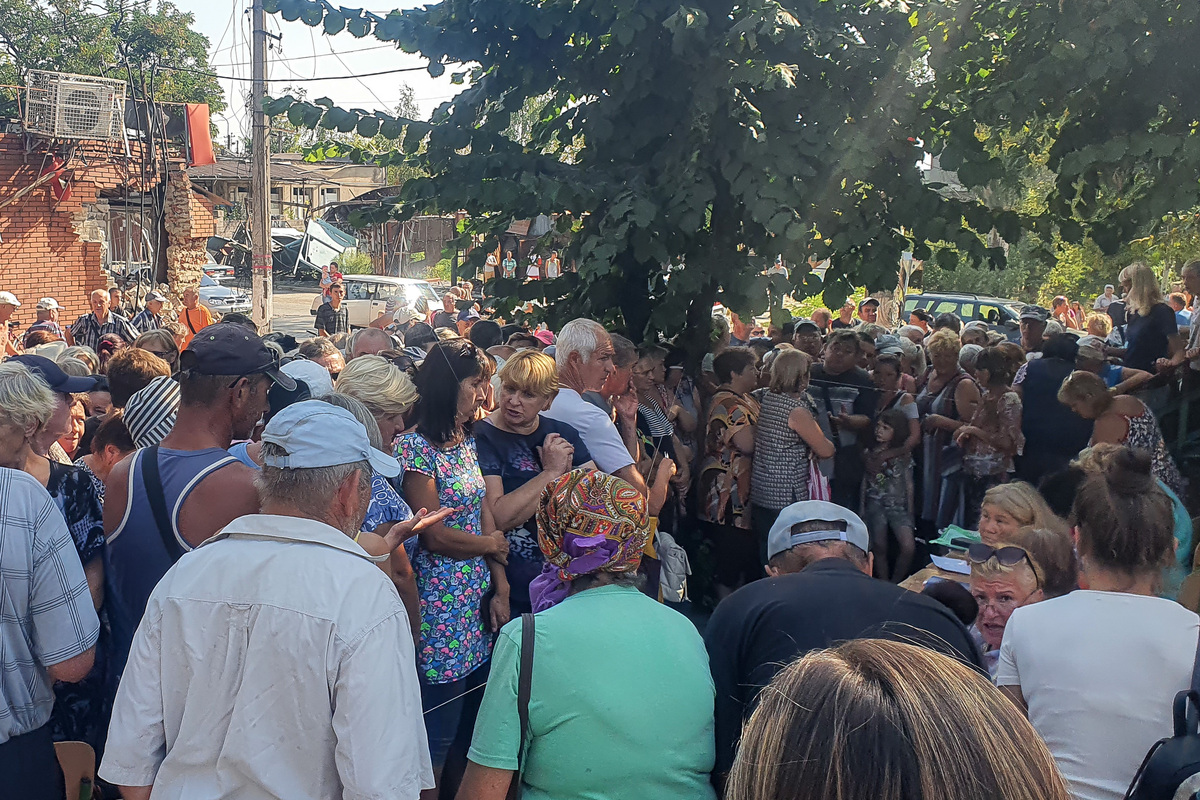 Черги за гуманітаркою