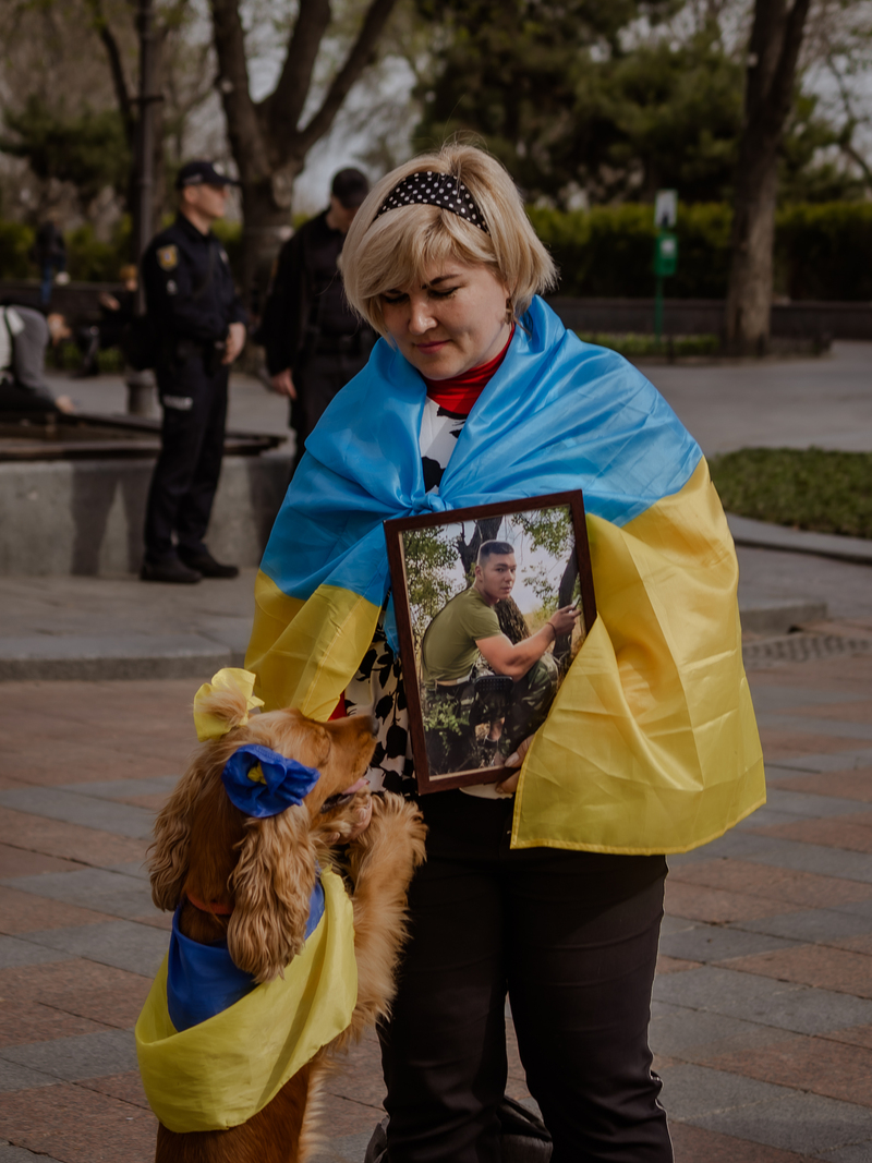 Вона його досі чекає...