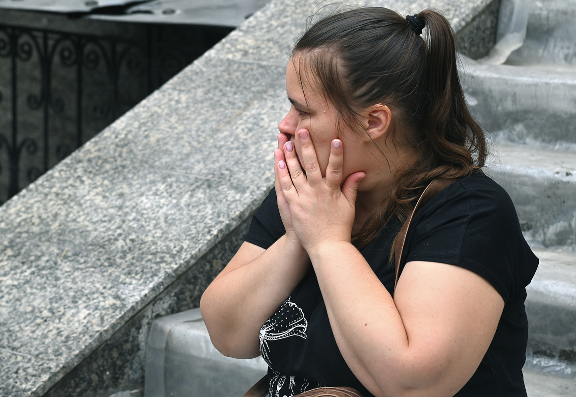 люди возле собора