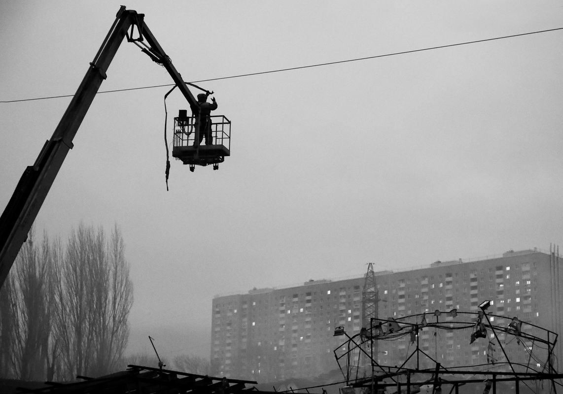 Ліквідація наслідків прильоту російської ракети.