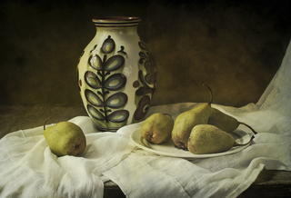 Натюрморт з вазою та грушами