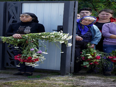 Плакало все село...