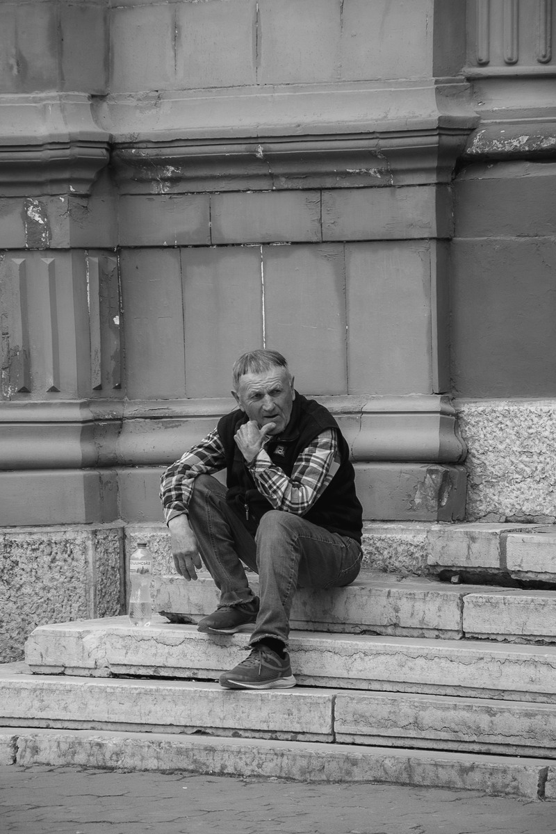 біля сінагоги