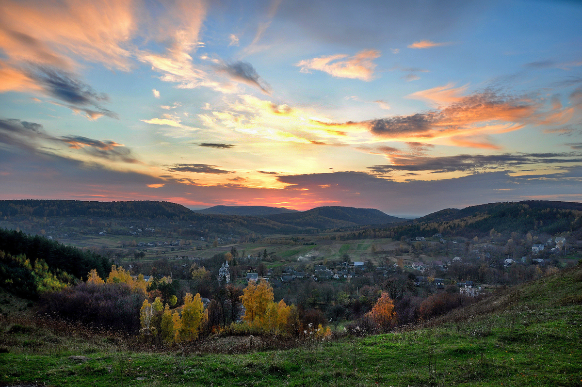Серед Кременецьких гір /с. Жолоби/.