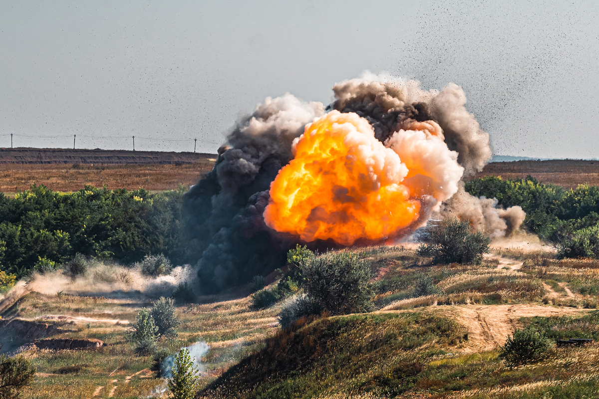 Підрив 700 кг заряду переносної установки розмінування УР-83П
