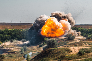 Підрив 700 кг заряду переносної установки розмінування УР-83П