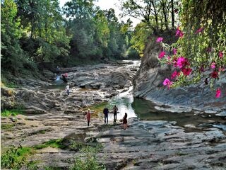 На водоспаді