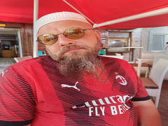 Занурений у щастя