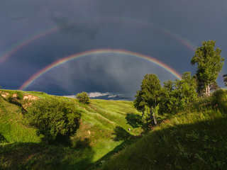 Двоє і веселка