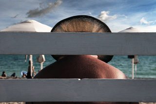 Під капелюхом